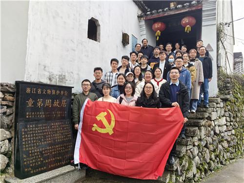 逃离拇指山地
